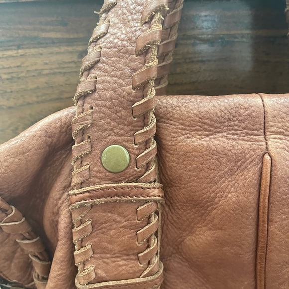 Great medium size brown leather bag. - Picture 2 of 2